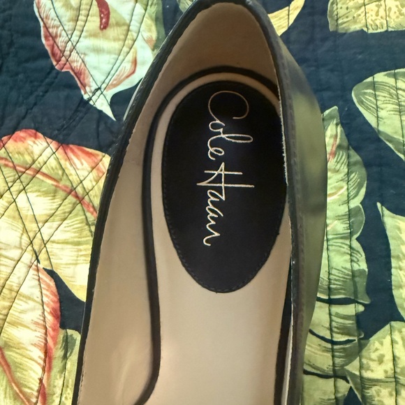 Elegant Brown Cole Haan Vegan Leather Pumps - Picture 4 of 4